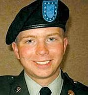 Binh nhất Bradley Manning.