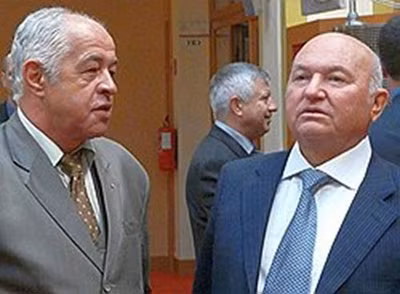 Nhà ngoại giao Frantishek Masopust (trái), một trong những nạn nhân có tên trong Bản danh sách điệp viên của Czech.