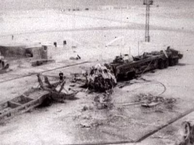 Những mảnh tên lửa sau vụ nổ R-16 trên bệ phóng số 41, sân bay vũ trụ Baikonur, ngày 24/10/1960.