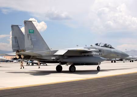 Máy bay chiến đấu F-15.
