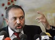 Ngoại trưởng Avigdor Lieberman tức giận khi biết mình bị gạt ra ngoài lề.