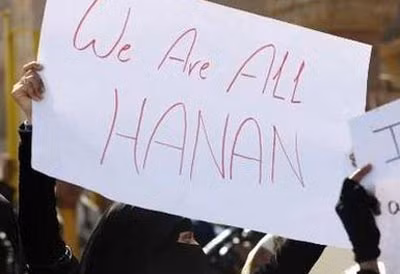 Sinh viên đại học Sanaa (Yemen) biểu tình phản đối việc bắt giữ nữ sinh viên bị tình nghi gửi bom.