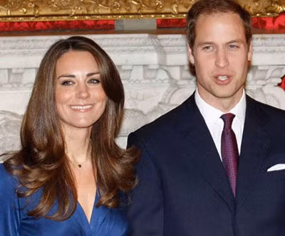 Hoàng tử William trao cho Kate chiếc nhẫn đính hôn của cố Công nương Diana. Hoàng tử William và Kate Middleton gặp gỡ tại Đại học St Andrews ở Scotland trong một khóa học lịch sử mỹ thuật năm 2001.