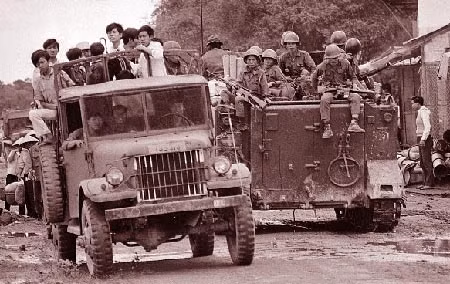 Quân đội Sài Gòn tháo chạy khỏi vùng 1 chiến thuật.