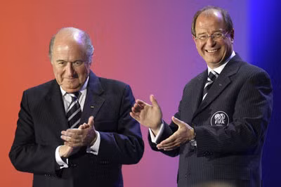Blatter và Urs Linsi.