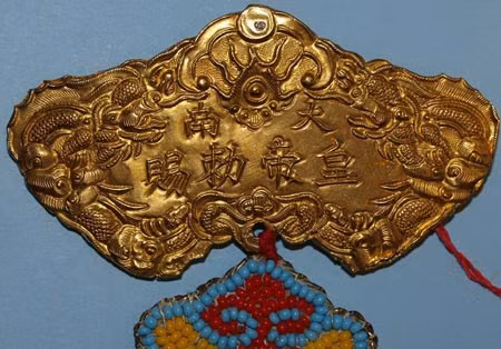 Đệ nhị Kim Khánh bằng vàng, đời Bảo Đại đang được rao bán ở Mỹ với giá 4.000 USD.