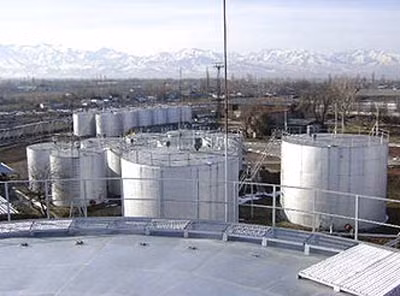 Mỗi ngày, căn cứ Manas tiếp hàng triệu lít nhiên liệu cho các máy bay tham chiến ở Afghanistan.