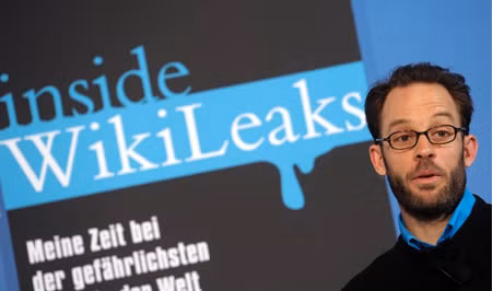 Cựu Phó Chủ tịch Wikileaks Daniel Domscheit-Berg (ảnh) tuyên bố đã "nghiền nát" các văn bản uỷ thác cho Wikileads.