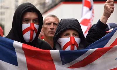 Các thành viên English Defence League trong một cuộc biểu tình chống Hồi giáo.