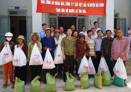 Những món quà Xuân nghĩa tình với người nghèo Tây Ninh ảnh 1