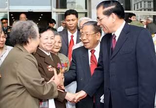 Khánh thành trụ sở làm việc tặng Công an bản Đen Sa Vẳn ảnh 3
