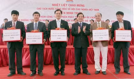 Chủ tịch nước Nguyễn Minh Triết thăm và chúc Tết Công ty CP Phát triển địa ốc Cienco5 ảnh 1