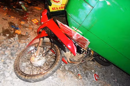Chiếc xe của 1 nạn nhân gặp nạn.