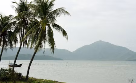 Một góc vịnh Vân Phong. Ảnh: Hữu Toàn.