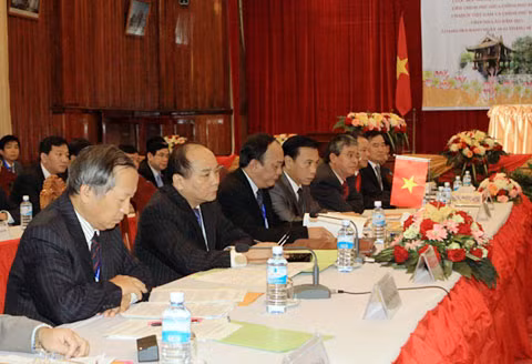 Phó Thủ tướng Chính phủ Nguyễn Xuân Phúc và các đại biểu dự cuộc họp. Ảnh: Văn Sơn.