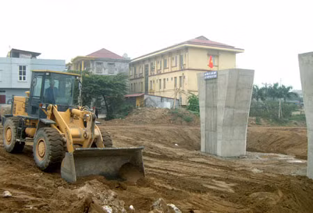 chủ đầu tư đảm nhận việc di chuyển các công trình ngầm, nổi. Ảnh minh họa, nguồn: HNP.