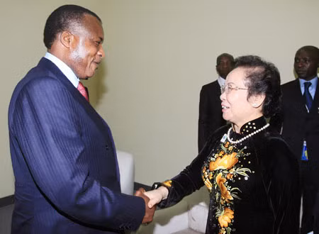 Phó Chủ tịch nước Nguyễn Thị Doan gặp song phương Tổng thống Congo, ngài Denis Sassou Nguesso. Ảnh: TTXVN.