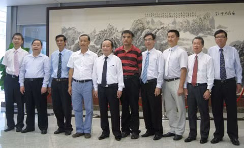 Đoàn Hội Nhà báo Việt Nam đến thăm và chụp ảnh cùng lãnh đạo Tập đoàn Truyền thông Thâm Quyến.
