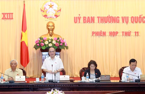 Chủ tịch Quốc hội Nguyễn Sinh Hùng chủ trì khai mạc Phiên họp thứ 11 của Ủy ban Thường vụ Quốc hội khóa XIII. Ảnh: TTXVN.