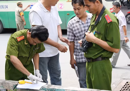 Con dao gây án tại hiện trường.