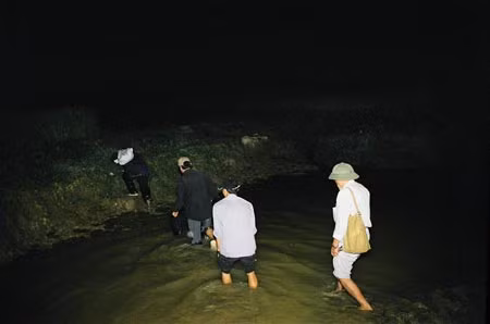 Các trinh sát đang trên đường đến địa điểm phục bắt đối tượng.