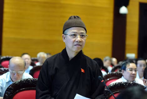 Đại biểu Thích Thanh Quyết góp ý dự thảo luật Hộ tịch. Ảnh: Ngọc Thắng.