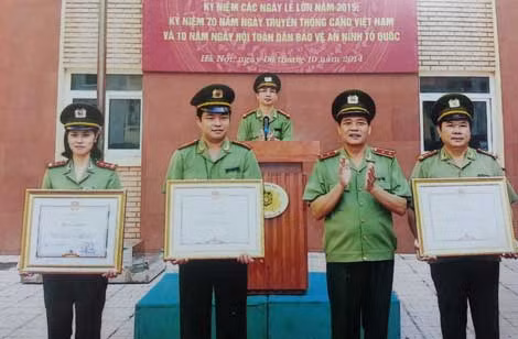 Đại úy Nguyễn Thị Hiệp vinh dự nhận Bằng khen của Thủ tướng Chính phủ.