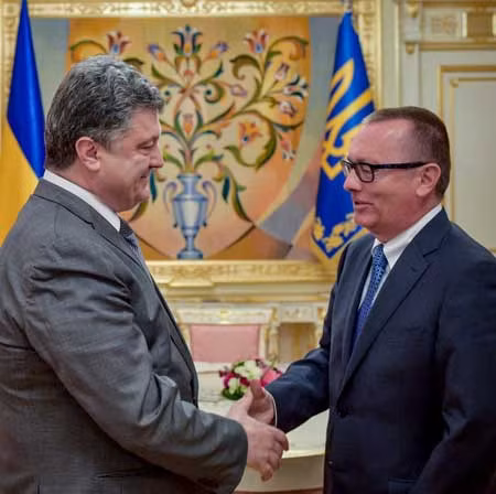 Tổng thống Ukraina Poroshenko (trái) tiếp Phó Tổng Thư ký Liên Hiệp Quốc Jeffrey Feltman tại Kiev ngày 20/8.