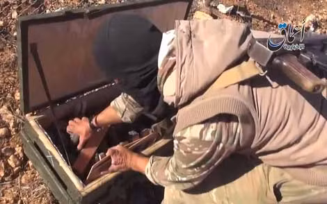 Việc Mỹ thả viện trợ vũ khí cho người Kurd ở Kobani đang làm cho quan hệ hai nước thêm căng thẳng.