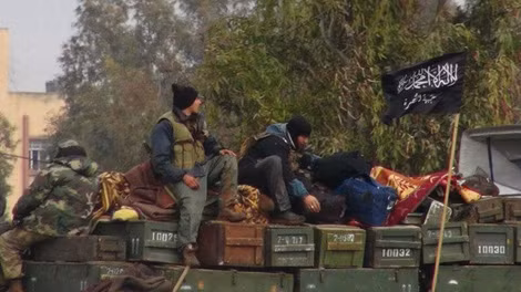 Các tay súng Al-Nusra tiến lên cao nguyên Golan.