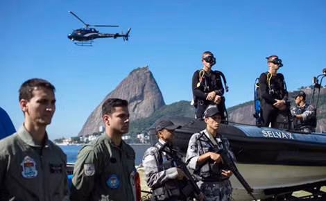 Lực lượng an ninh tăng cường trong sự kiện World Cup ở Brazil.