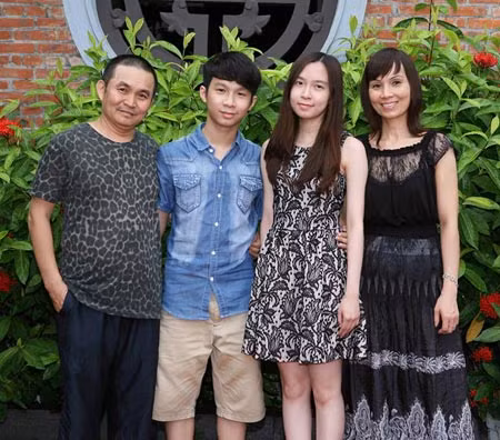 Gia đình Xuân Hinh.