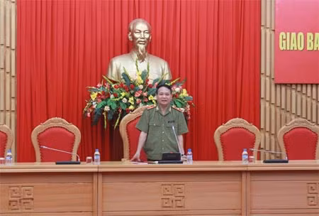 Thiếu tướng Đặng Thái Giáp, Cục trưởng Cục Công tác Chính trị, Tổng cục XDLL CAND phát biểu tại Hội nghị.