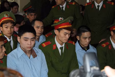 Bị cáo Luyện béo và trắng ra.