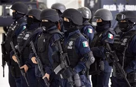 Mexico đã phải huy động tới hơn 85.000 cảnh sát và binh sĩ tham gia cuộc chiến chống ma túy trong suốt 5 năm qua song bạo lực vẫn lan tràn ở quốc gia này.