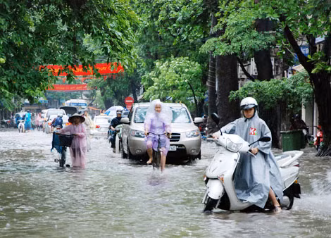 Hà Nội vẫn chưa thể thoát ngập. Ảnh: Việt Đức.