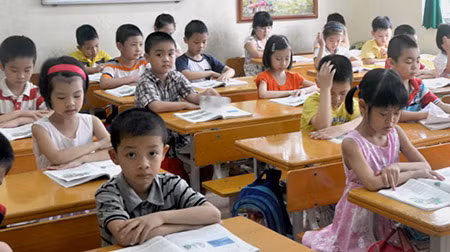 Để vào học trường tiểu học mà cha mẹ muốn, nhiều trẻ phải vượt qua kỳ thi khó khăn.