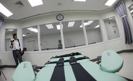 Bàn tiêm thuốc gây tử vong với chi phí đắt đỏ tại California (Mỹ).