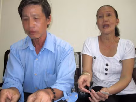 Vợ chồng ông Việt, bà Liên.