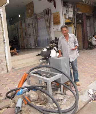 Đặt trạm điện thấp lè tè, khi mưa mực nước sẽ ngập ở mức cao hơn trạm điện.