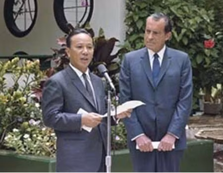 Nguyễn Văn Thiệu và Nixon trong cuộc gặp trên đảo Midway ngày 8/6/1969.