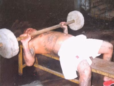 Trong trại giam Công An tỉnh Tiền Giang, Hải "Bánh" vẫn chăm chỉ tập thể thao.