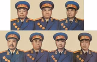 Từ trái qua phải, các nguyên soái Bành Đức Hoài, Chu Đức, Diệp Kiếm Anh, Hạ Long, Lưu Bá Thừa, Nhiếp Vinh Trăn, Trần Nghị.