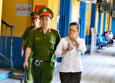 Đinh Kim Hoàng sau phiên xử.