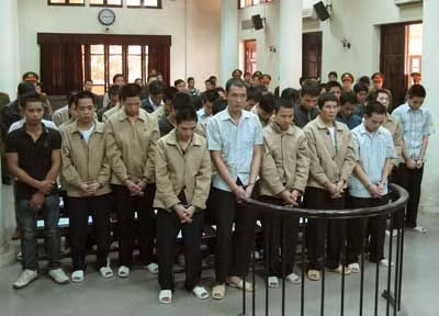 Các bị cáo tại phiên tòa ngày 29/3.