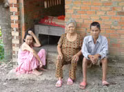 Nỗi đau của người mẹ xích con 24 năm