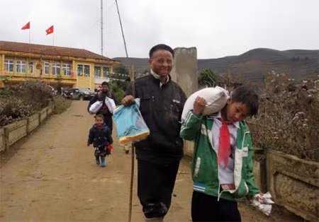 Sẻ chia sắc xuân với đồng bào nghèo Lào Cai ảnh 8