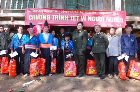 Đón Tết truyền thống cùng người nghèo xã Pá Lông và Co Tòng ảnh 4