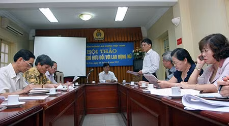 Nhiều ý kiến ủng hộ việc nâng tuổi nghỉ hưu đối với một số đối tượng lao động.
