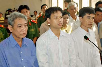 Các bị cáo tại phiên xét xử sơ thẩm.